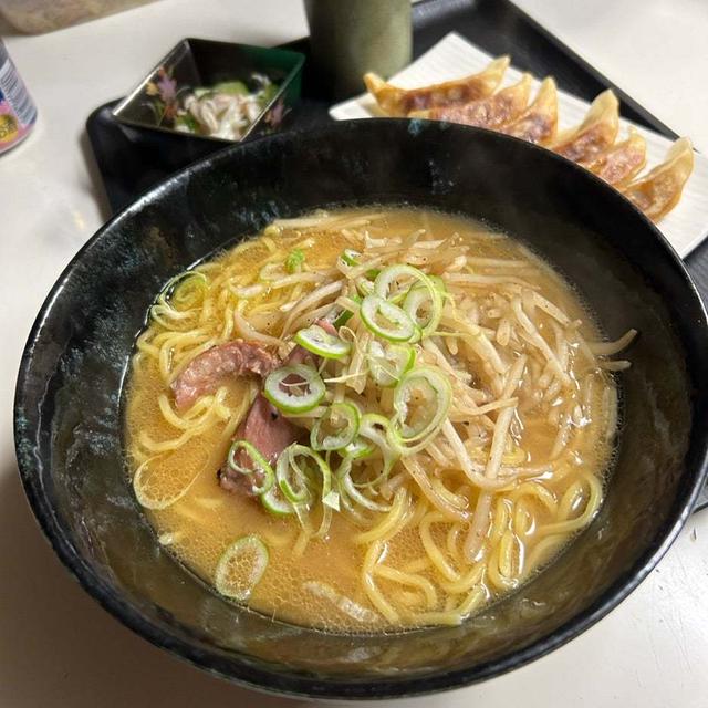 2.20【ウチの夜ごはん】☆買置き冷凍餃子と、お家ラーメン❣️