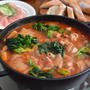 主誕生日ごはん。（寒い日に決まったものは？）鶏肉たっぷりトマト煮込み鍋。