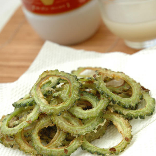 夏の終わりを味わうゴーヤチップス。