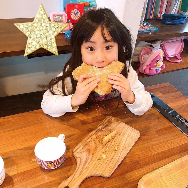 おやつはメロンパン風食パンです！！