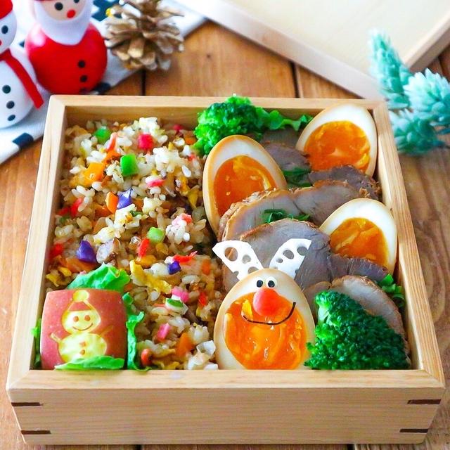 チャーシューに煮卵も♩カラフル炒飯弁当