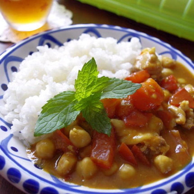 ルクエでカレー研究会～フレッシュトマトとひよこ豆のチキンカレー～