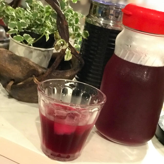 庭で増殖中の赤紫蘇で作った0円赤紫蘇ジュース