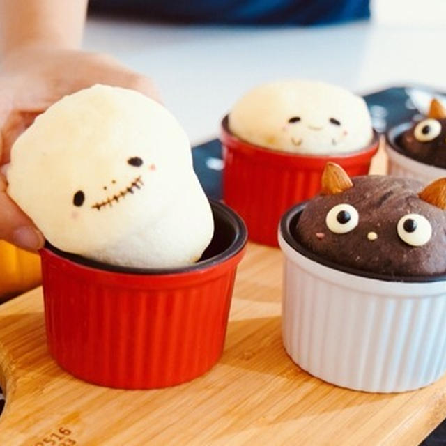 30分でひょっこりハロウィンパン♪セリアのフッ素加工ラメキンでつるりん。