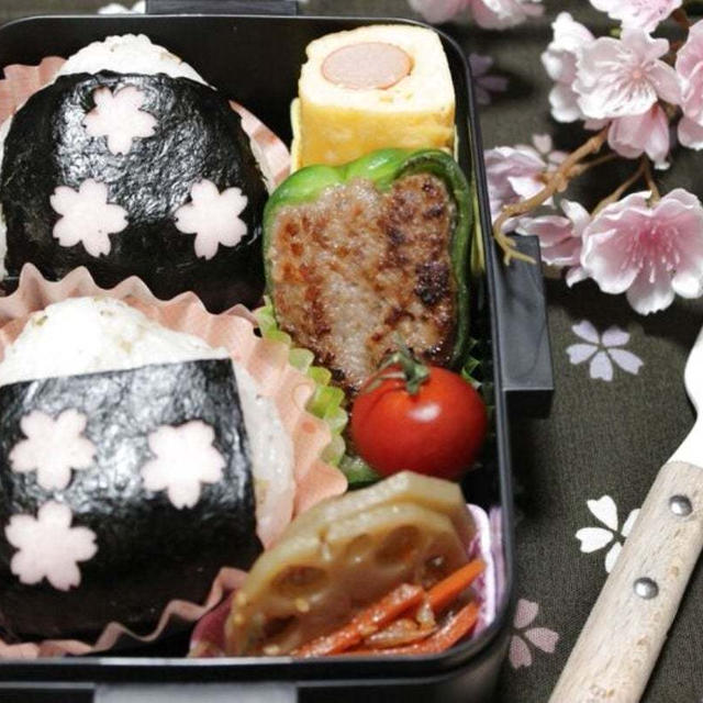 えごま油でオイルおにぎり弁当【おにぎり弁当】  #平日お昼ご飯はお弁当or外食