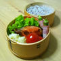 にんじん胡麻しりしりのお弁当。＋わっぱ負傷