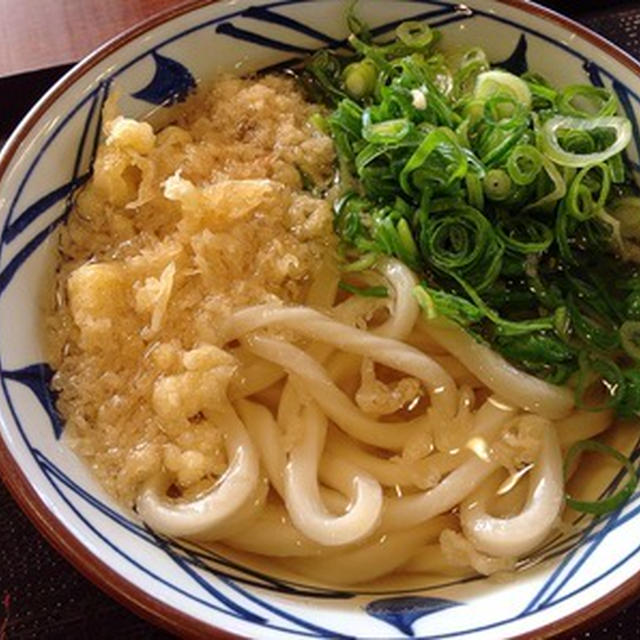 遅めの昼ごはんにかけうどん