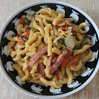 ウインナー入り野菜炒めとペンネリーチェ