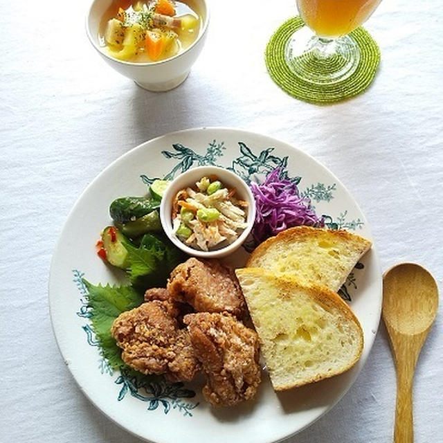フライドチキンと野菜のパンランチ ＆ お気に入りの１枚♪