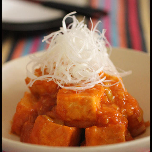 簡単！食費おたすけ！厚揚げチリソースと、ささっとアボカド丼