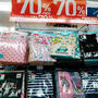 夏物70％OFFをしてる西松屋
