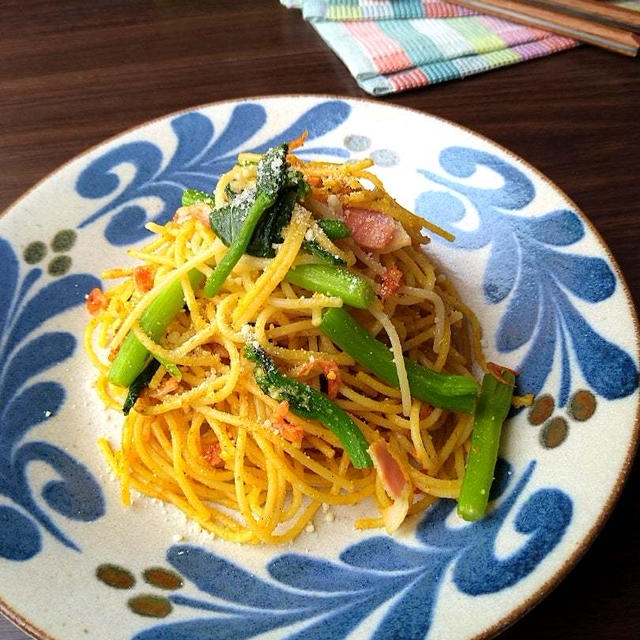 ほんのりピリ辛ヤミツキな味☆アスパラ菜とベーコンのカレーチーズパスタ