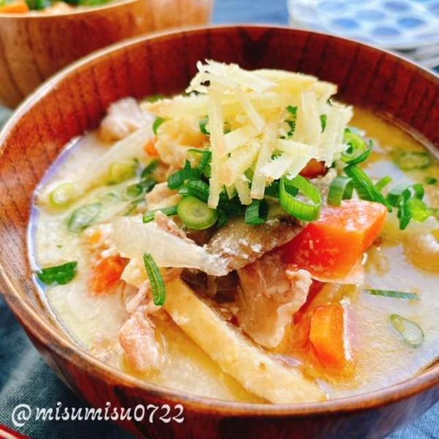 生姜入り酒粕豚汁(動画レシピ)/Sake lees pork miso soup with ginger.