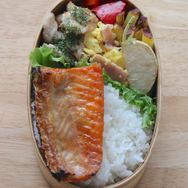 【　夫ひとり分鮭のハラスどーんと弁当　】