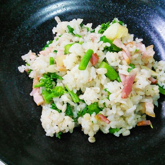 大人可愛い春カーデ＆おかんの味・菜の花とベーコン炒飯