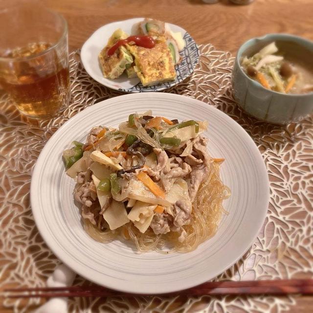 木曜日は丸美屋のチャプチェ　晩ごはん