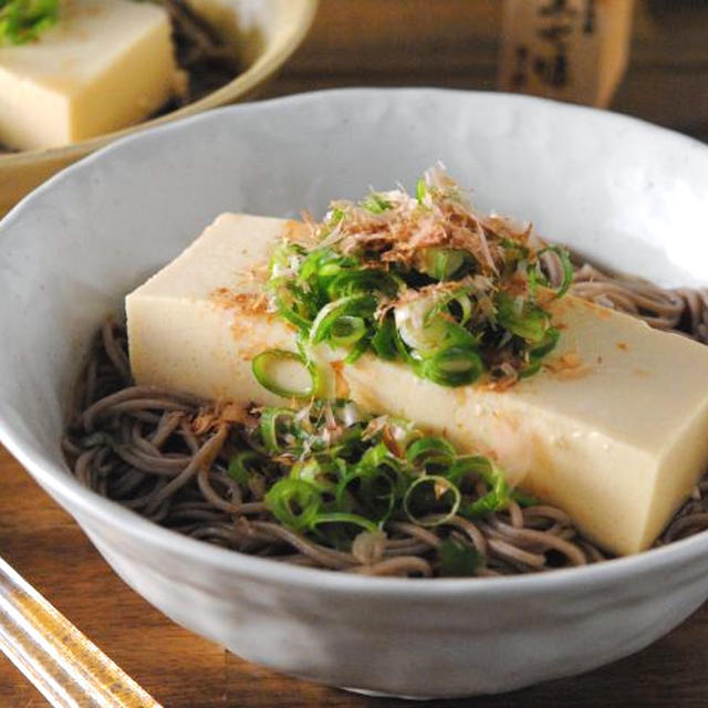 我が家の夏の恒例☆玉子豆腐のせ冷やしぶっかけ蕎麦