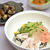 塩鶏ジュレの三色丼、完熟トマト大葉中華ドレッシング、蒸し焼きなすナムルの晩ご飯。