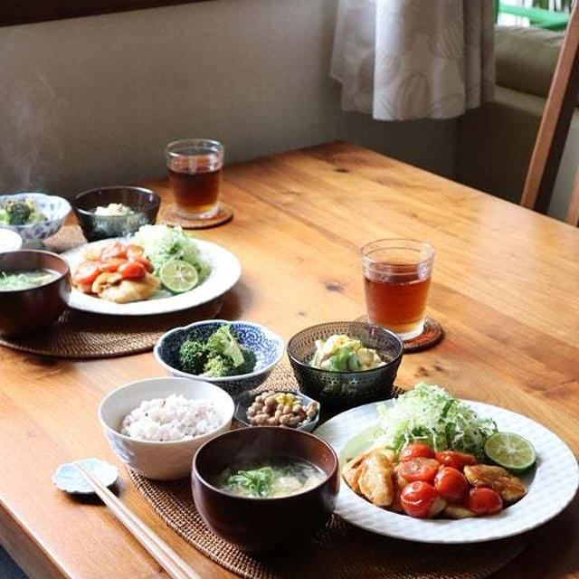 鶏むね肉のトマト生姜焼き・献立。