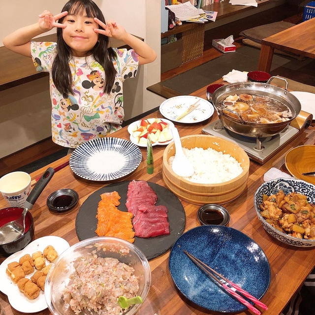 晩御飯はお寿司とエビワンタンスープです！！