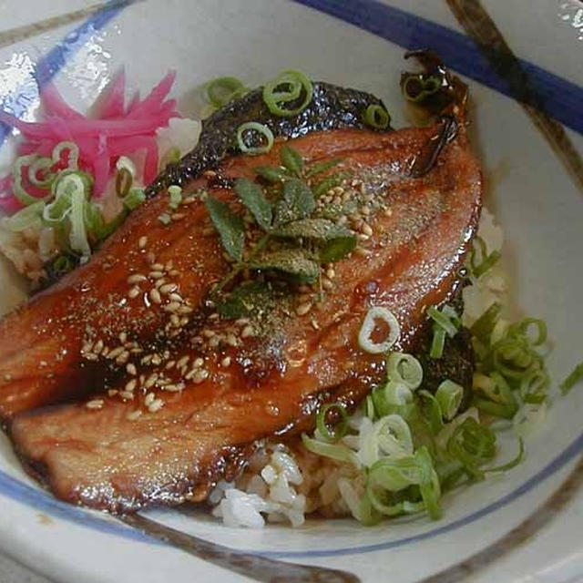 秋刀魚の蒲焼丼