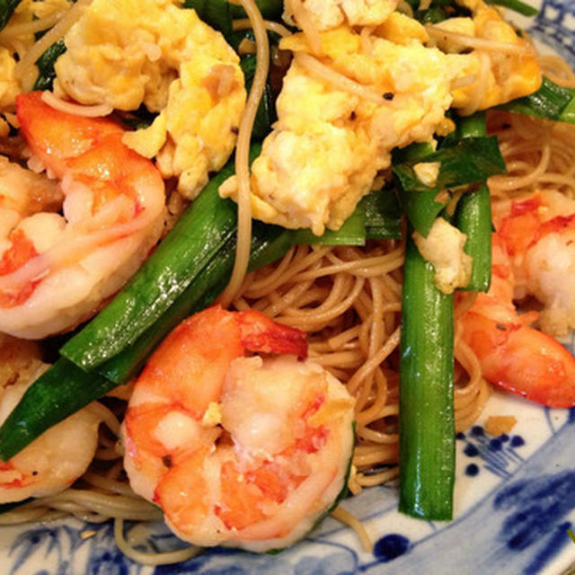 海老とニラ玉入り「香港風炒麺」