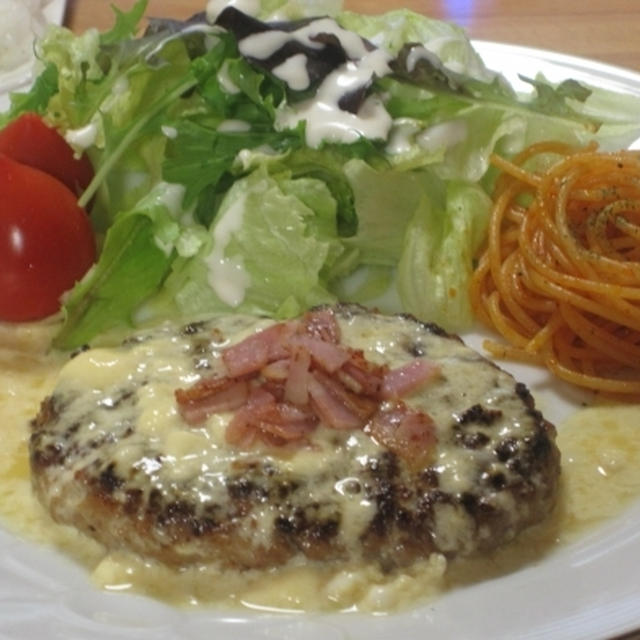 カルボナーラソースのハンバーグ☆