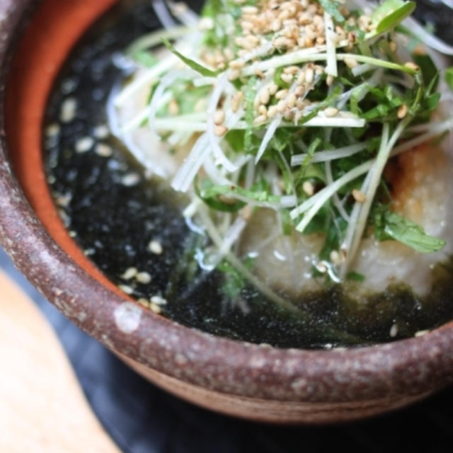 焼きおにぎりの海苔だし茶漬け