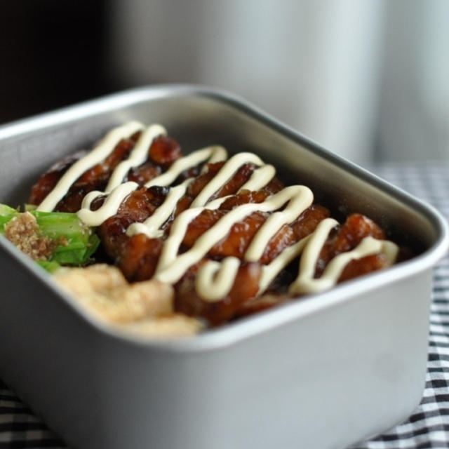 甘辛チキンのマヨかけ丼弁当。