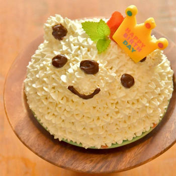 白くまのいちごたっぷり誕生日ケーキ