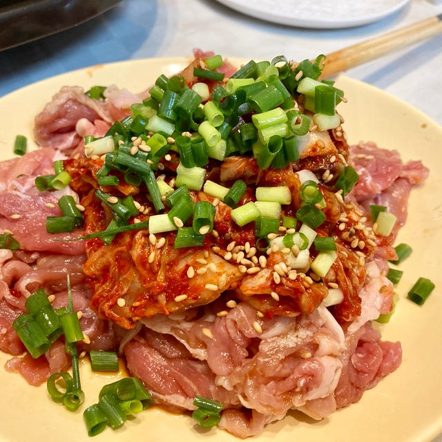 【絶品ホットプレート料理③】最高にうまい！豚キムチ炒めは韓国海苔で巻いてしまえっ