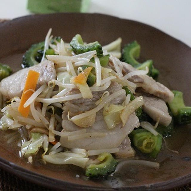 だしのきいたまろやかなお酢１本で♪豚肉とゴーヤの野菜炒め☆彡