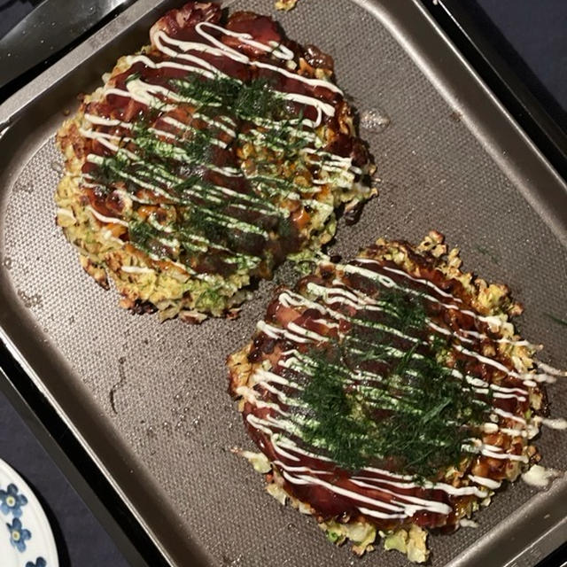 お好み焼きだけの夜ごはんと牡蠣に似た何か