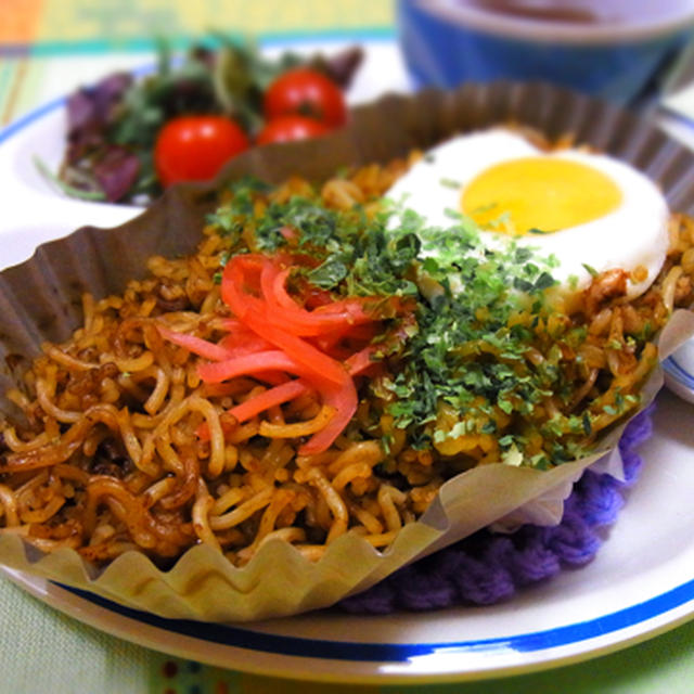 スプーンで食べる・カレー風味のソース焼きそば!!