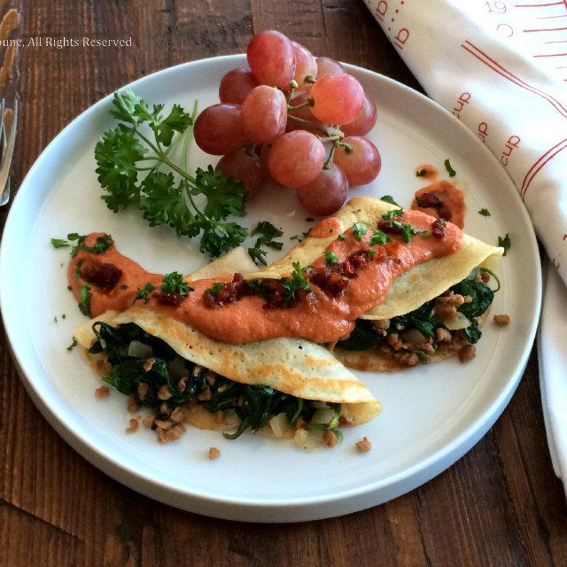 Spinach and “Just like Meat” Stuffed Crepesほうれん草とまるっきりお肉入りクレープ