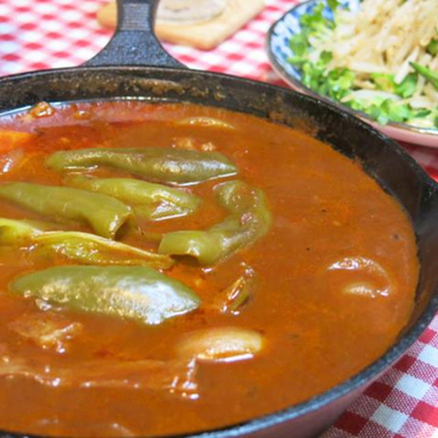 今日の晩ご飯/スキレットで作る、「ビーフシチュー」と、レンジで簡単「もやしとオクラのサラダ」