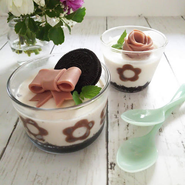 オレオストロベリーヨーグルトレアケーキ
