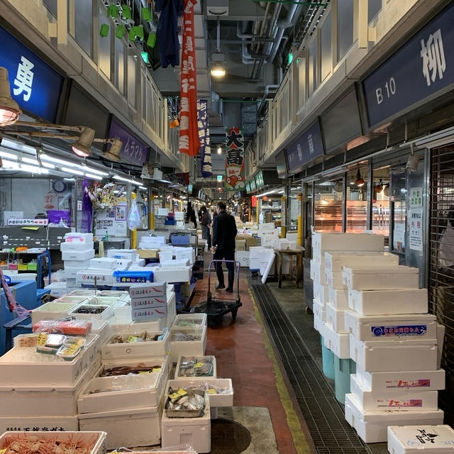 横浜中央市場で一般客が魚を買う方法