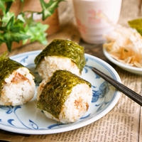 贅沢な気分！まぐろ花削りde風味豊かな旨味おにぎり
