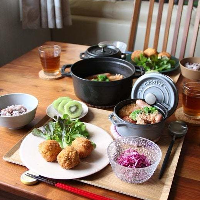 あとのせ鰹節が香る鍋つゆで、トマトポトフ。かぼちゃのコロッケ。