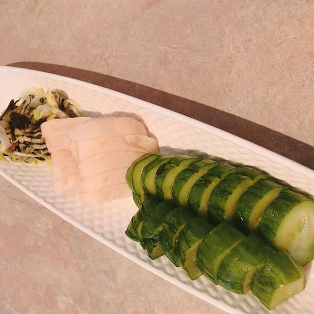 漬け物とおむすび