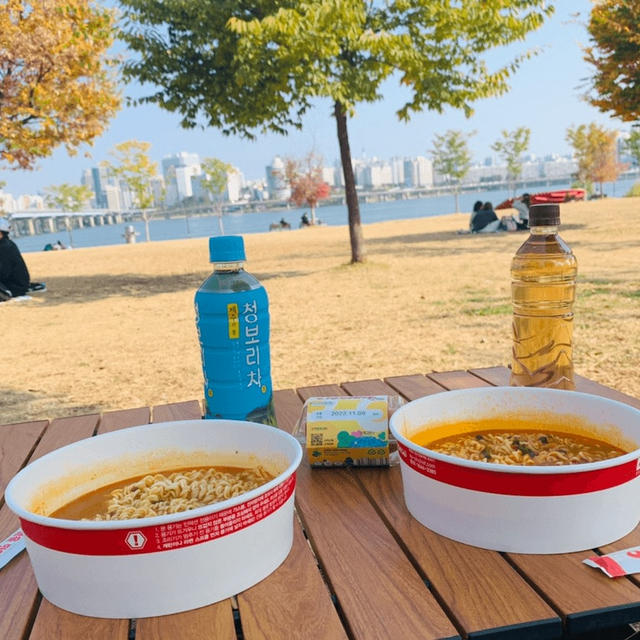 漢江ラーメンの楽しみ方。韓国のコンビニで作って食べる袋ラーメン！無人専門店も