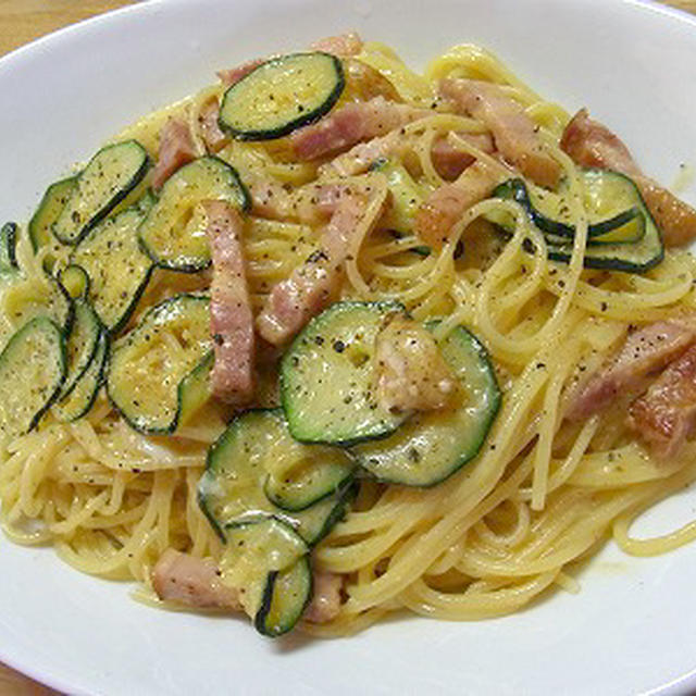 夏野菜のスパゲッティ・カルボナーラ ～ 具を入れて栄養もいっぱい♪（なんちゃって）