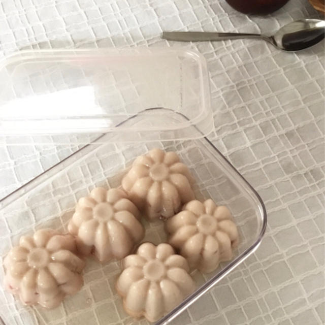 雛祭りには微妙すぎる色合いのゼリー