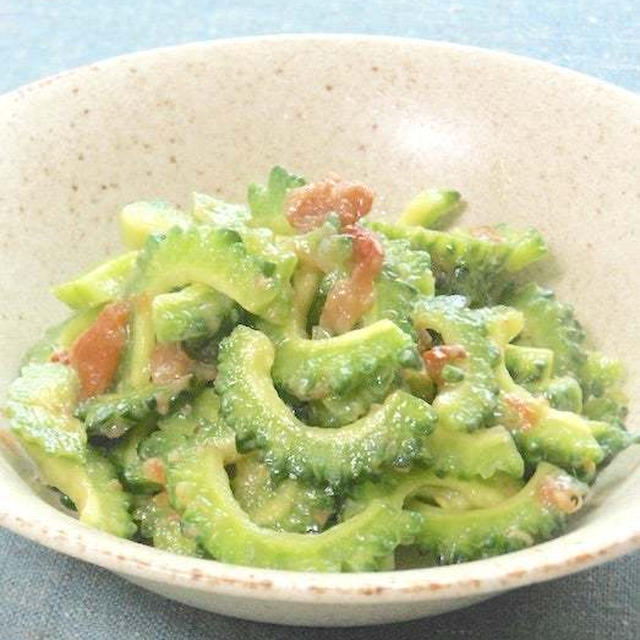 チョイ足しの醤油とオイルで旨みアップ！苦みがクセになる美味しさ〜梅ゴーヤ。