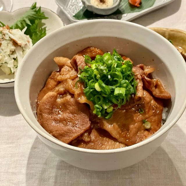 【PR】おうちで手軽に北海道の豚丼が食べられる「豚丼の具」が、今夜遅くに半額になります♪