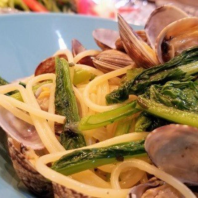 あさりの酒蒸しからのパスタ。　ちょい足しバジルが効いてます❤️