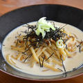 豆乳仕立て・和えカレーうどん。の昼ごはん。と、ジュレ試作中の晩ご飯。