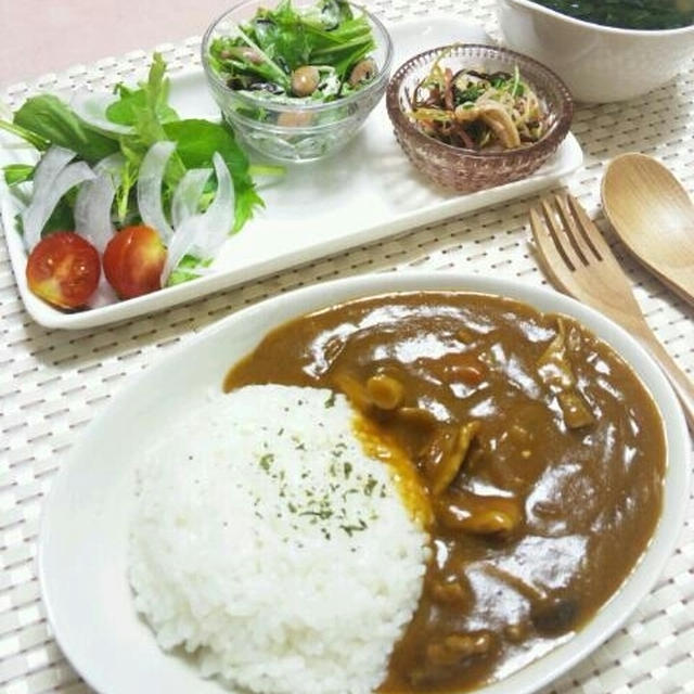 ＊晩ごはん＊～おでんの 残り出汁 de 茸たっぷりポークカレー～