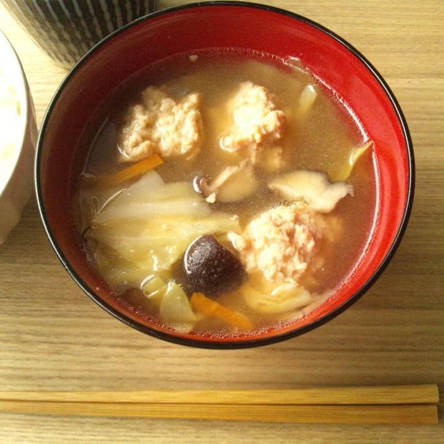 鶏つみれとキャベツ 椎茸の 主菜になる味噌汁 By Outra Praiaさん レシピブログ 料理ブログのレシピ満載